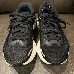Nike zoomx invincible run black size 9 shoes